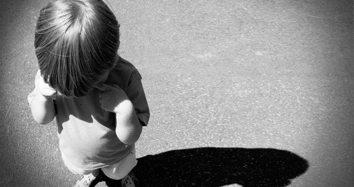 Condenan a 15 años de cárcel a francesa que mató a su hija de 3 años asfixiándola