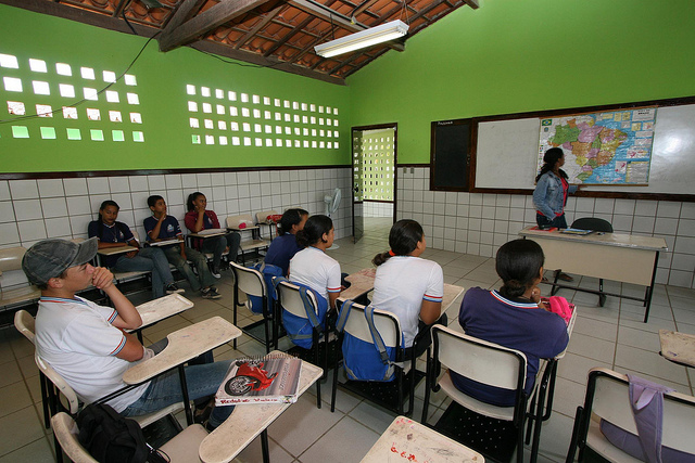 El problema matemático con refugiados sirios que le costó amonestación a profesor