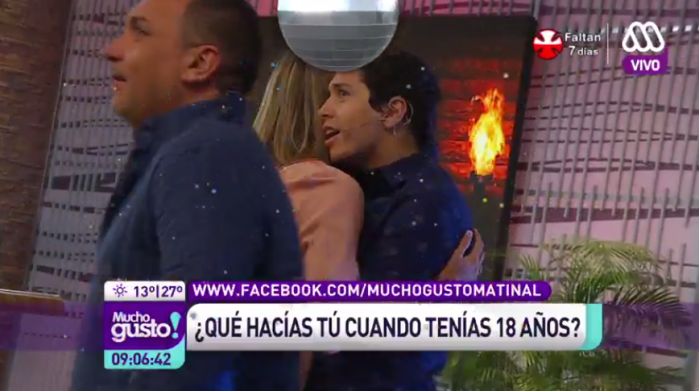 Karol es sorprendido estirando las manos más de la cuenta sobre Karen Paola