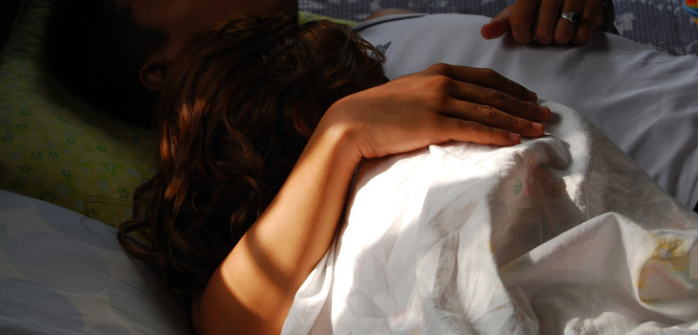 El beneficio que tienen las parejas que se envían fotos hot por celular