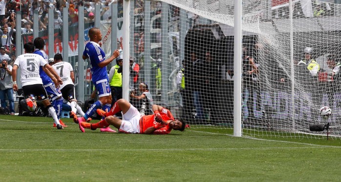 Johnny Herrera volvió a afilar su lengua y disparó contra Colo Colo