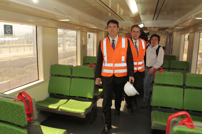 Ministro de Transportes realiza viaje en Biotrén desde Coronel a Concepción