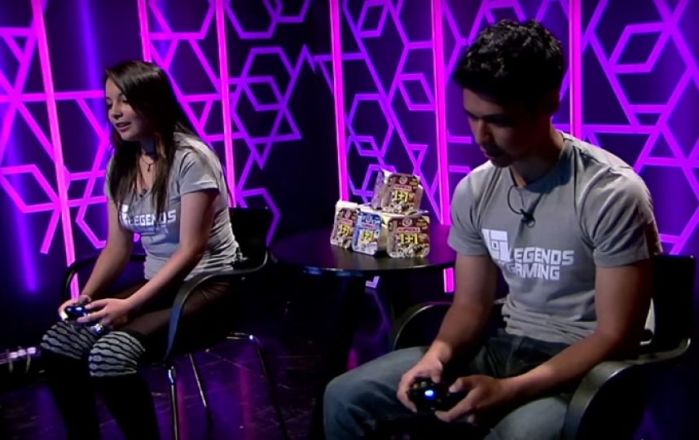 Hijo de Salfate lidera su grupo tras derrotar a la única mujer en torneo gamer chileno