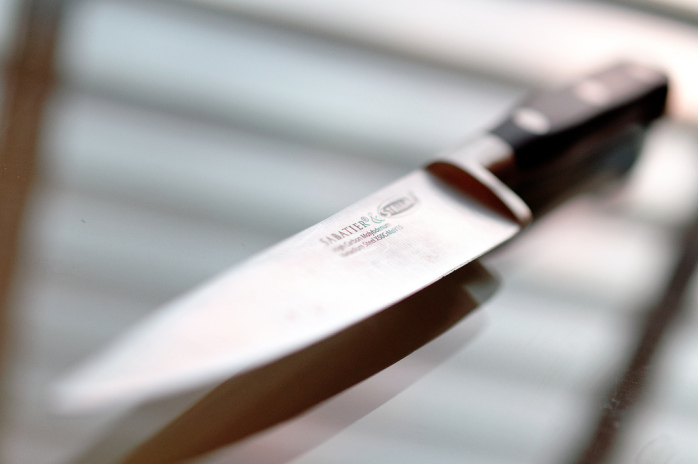 Mujer estadounidense apuñala a su novio luego que éste se comiera toda la salsa