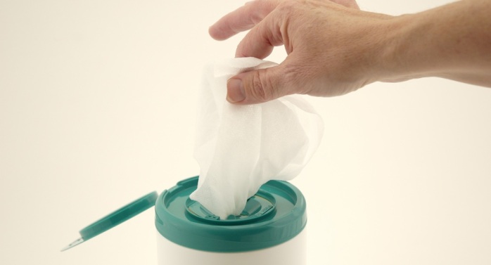 El error que cometes al limpiar con paños desinfectantes: Puede enfermarte