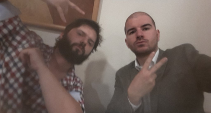 Giorgio Jackson trollea a Gabriel Boric por su parecido con participante de 