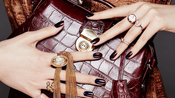 La increíble tendencia en uñas que promete hacerte brillar en las fiestas