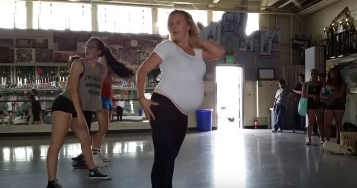 La bailarina con 7 meses de embarazo que arrasa con su acalorado hip hop
