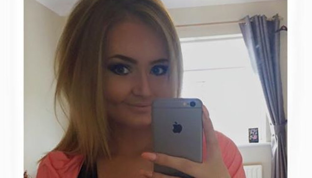 Joven comparte selfie con bolsa de ileostomía para inspirar a otras mujeres