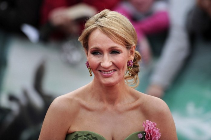 J.K Rowling defiende a uno de sus personajes: Donald Trump es más malo que 'Voldemort'