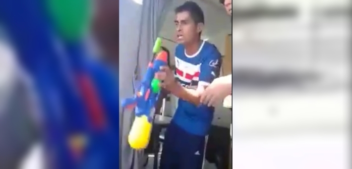 Lo detuvieron por portar una pistola de agua: Carabineros aseguran que recibieron amenazas
