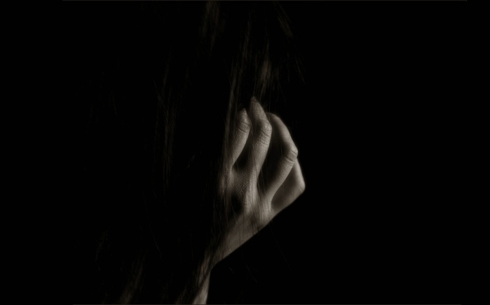 Acusan a millonario árabe de violar a joven de 18 años: Esta excusa lo absolvió