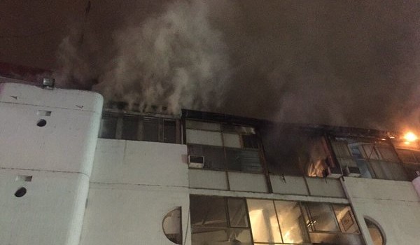 Incendio en galería comercial de Providencia dejó daños en ocho locales