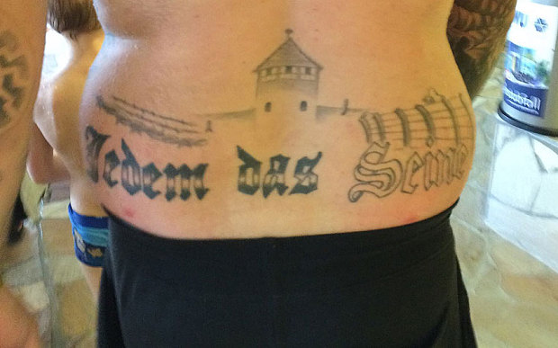 La fotografía fue tomada mientras el sujeto estaba en una piscina pública