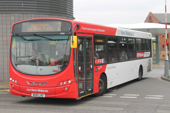 El ridículo motivo por el que echaron de un bus a una adolescente en Inglaterra