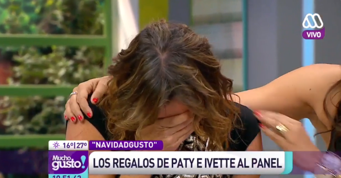 Kathy Salosny estalla en llanto tras recibir conmovedor regalo en 