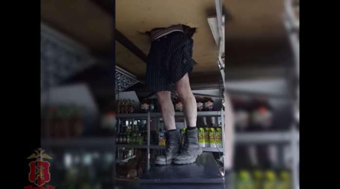 Hallan a torpe ladrón atrapado en el techo del local al que ingresó a robar