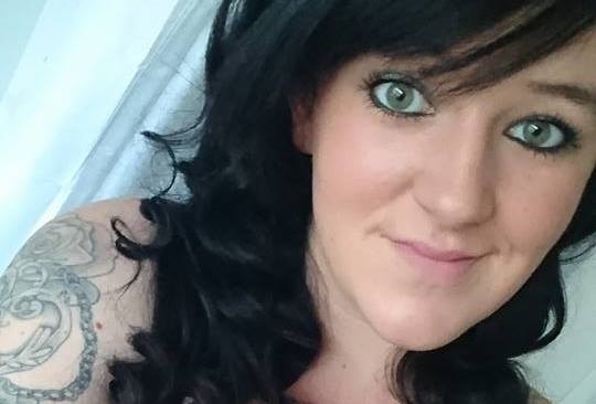 Hombre le rompió la boca a ex novia por enviarle mensajes a su nueva pareja