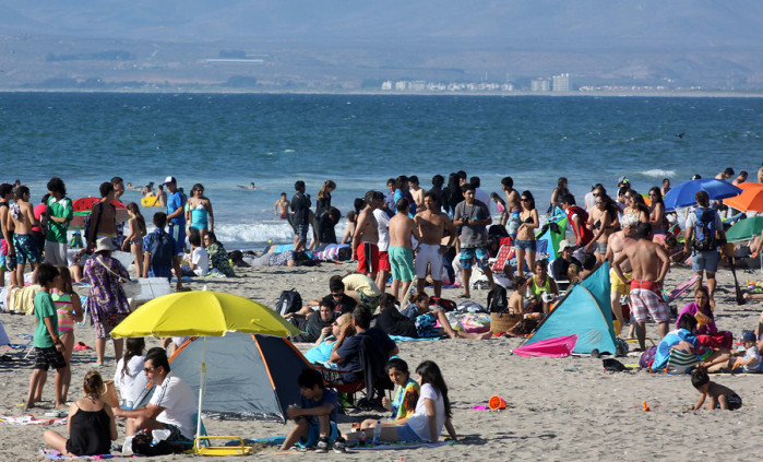 Dedican cómico mensaje en un auto a los 