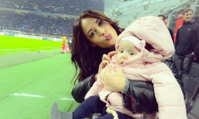 Pareja de Gary Medel comparte la primera experiencia de su hija en playa de Qatar