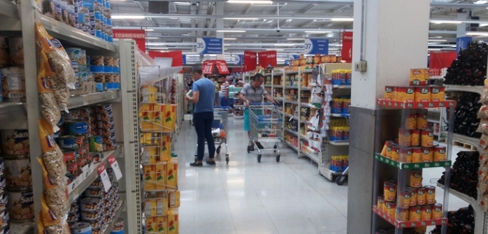 Supermercados vacíos y la Vega llena: exitoso llamado a no comprar en locales coludidos