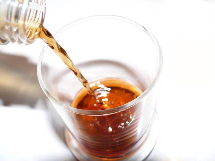 Mujer que bebió alcohol durante todo su embarazo revela qué ocurrió con su hija