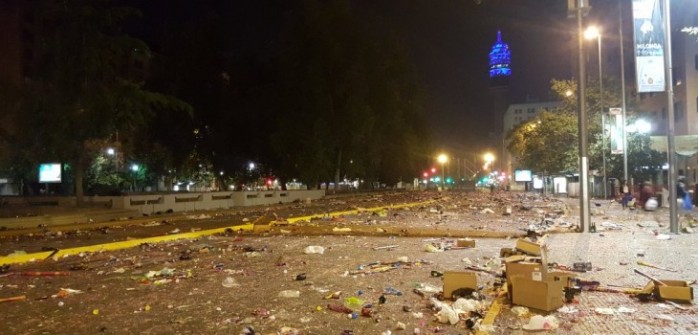 Santiago centro convertido en basural tras celebraciones de Año Nuevo