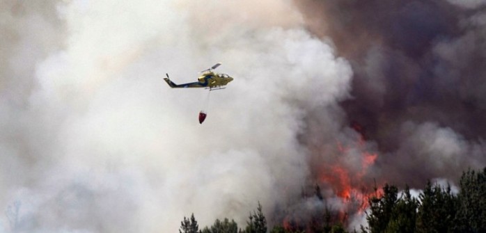 Incendio en cerro Divisadero de Coyhaique sin control: ola de calor preocupa en la zona