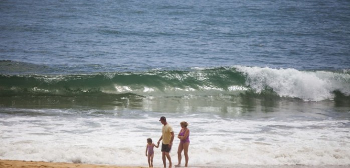 Armada pidió evitar ingreso al mar tras gran ola que sorprendió a turistas en Reñaca