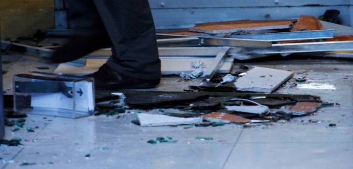 Delincuentes roban tienda Hites de Concepción con el método del alunizaje