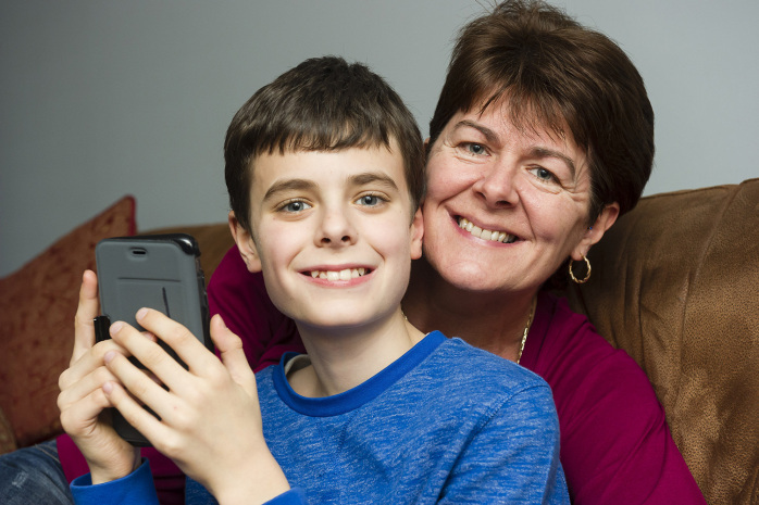 El desesperado llamado de una madre: Pide amigos para su hijo víctima de bullying