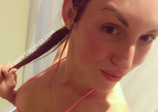 Modelo comparte foto de su cuello uterino para que otras mujeres no olviden examinarse