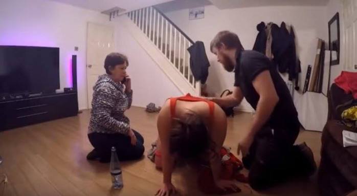 Este papá debió atender el parto de su prometida: Dio a luz en el living