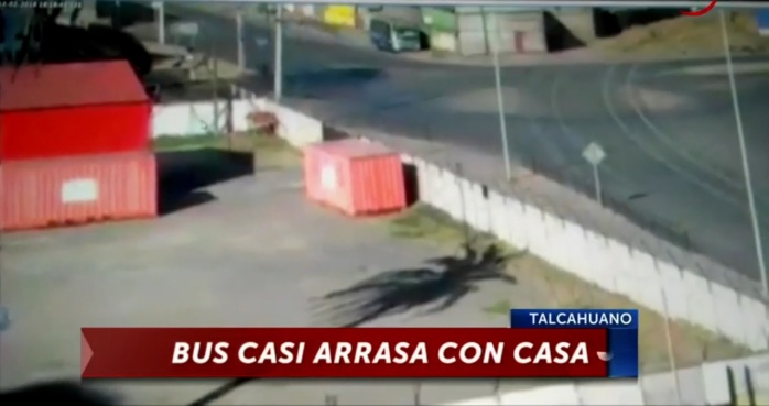 Se le cortaron los frenos de la micro: Su arriesgada maniobra salvó a 17 pasajeros