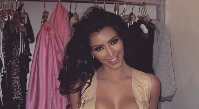 Mujer probó el 'sostén adhesivo' de Kim Kardashian: Este fue el resultado