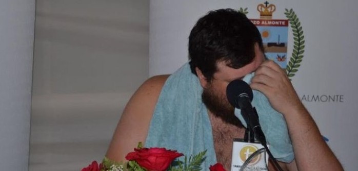 'Guatón' Salinas fue bajado a pifias del Festival de Pozo Almonte