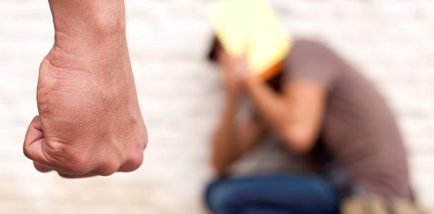 Mujer fue detenida luego de atacar a su marido: Le encontró un consolador