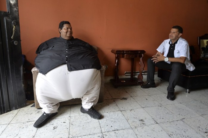 La dramática historia de un hombre de 44 años que pesa 400 kilos