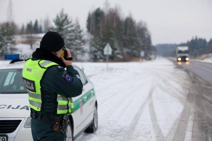 ¿Qué hacen estos policías en el día de la mujer?
