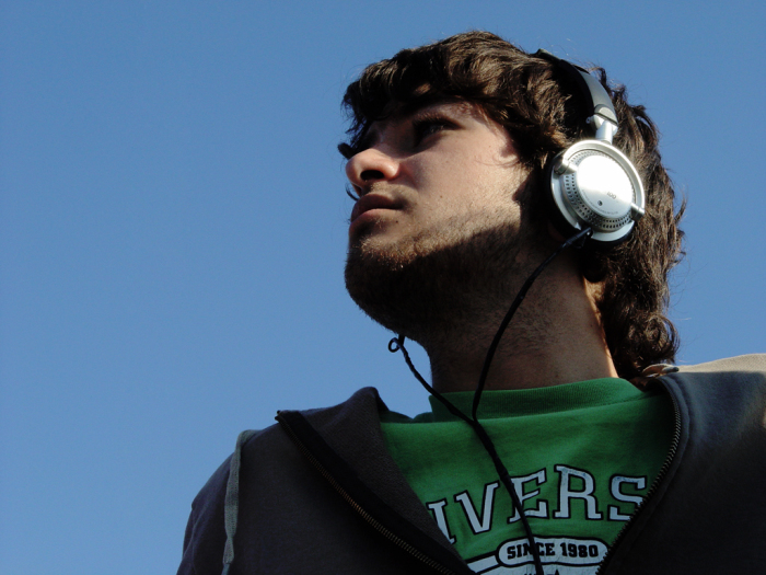 No sólo los audífonos: Conoce las 6 cosas que pueden afectar severamente tu audición