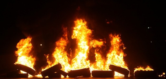 Desconocidos encendieron barricadas en Avenida Costanera de Concepción