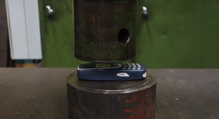 Experimento puso a prueba la gran resistencia del Nokia 3310: Este fue el resultado