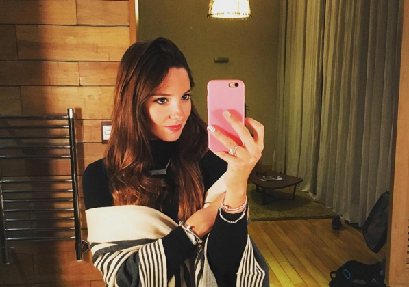 Kel Calderón lució generoso escote en evento: sólo recibió piropos