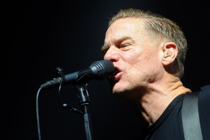 Bryan Adams cancela un concierto en EEUU para protestar contra una ley discriminatoria