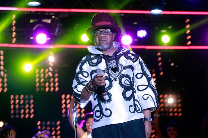 Impacto: Conocido cantante africano muere en el escenario mientras daba un concierto