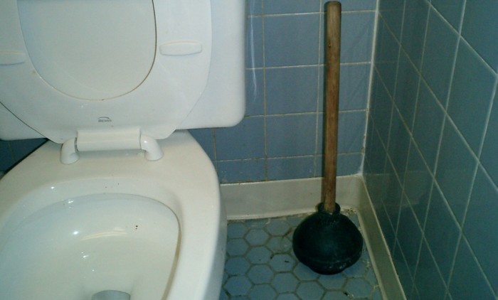 La manera correcta en que debes limpiar tu inodoro