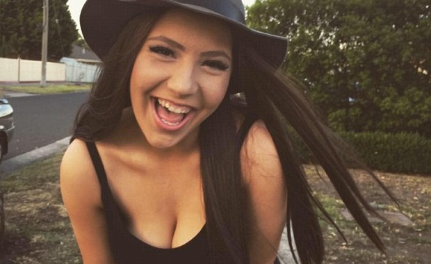 Joven recibe insólita respuesta de aerolínea tras acusar toqueteo en pleno vuelo