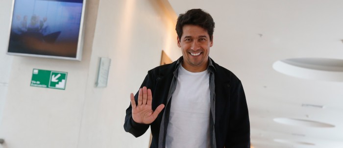 Profesional: Con dedo fracturado Rafael Araneda se integró al matinal de Chilevisión