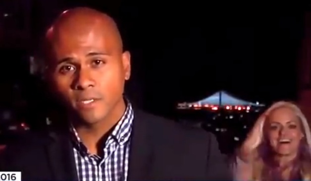 Osada joven enseñó su delantera en despacho periodístico de la NBC