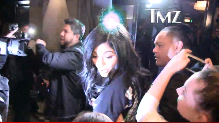 El feo desaire que le hizo Kylie Jenner a una pequeña admiradora